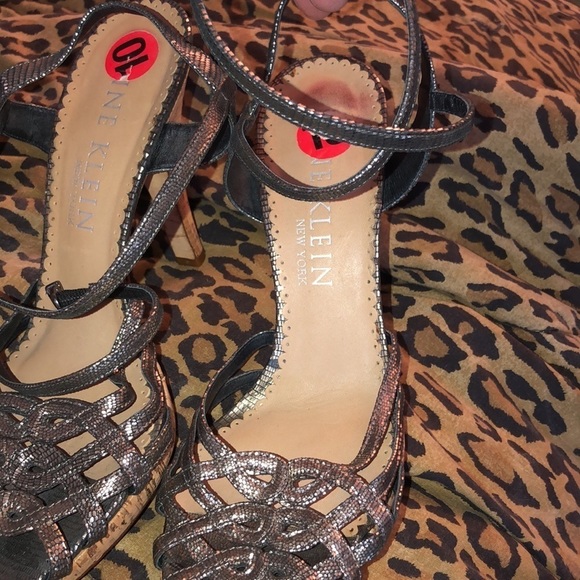 Anne Klein size 10 silver Metallic ankle wrap heel small platform at toe - Picture 7 of 16